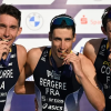 Les triathlètes français Pierre Le Corre, Léo Bergère et Dorian Coninx, sur le podium des Championnats européens, à Munich (Allemagne), le 13 août 2022