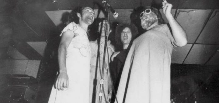 The laughing dogs