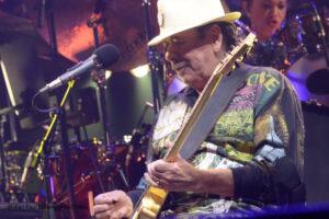 Carlos santana accors arena bercy.034